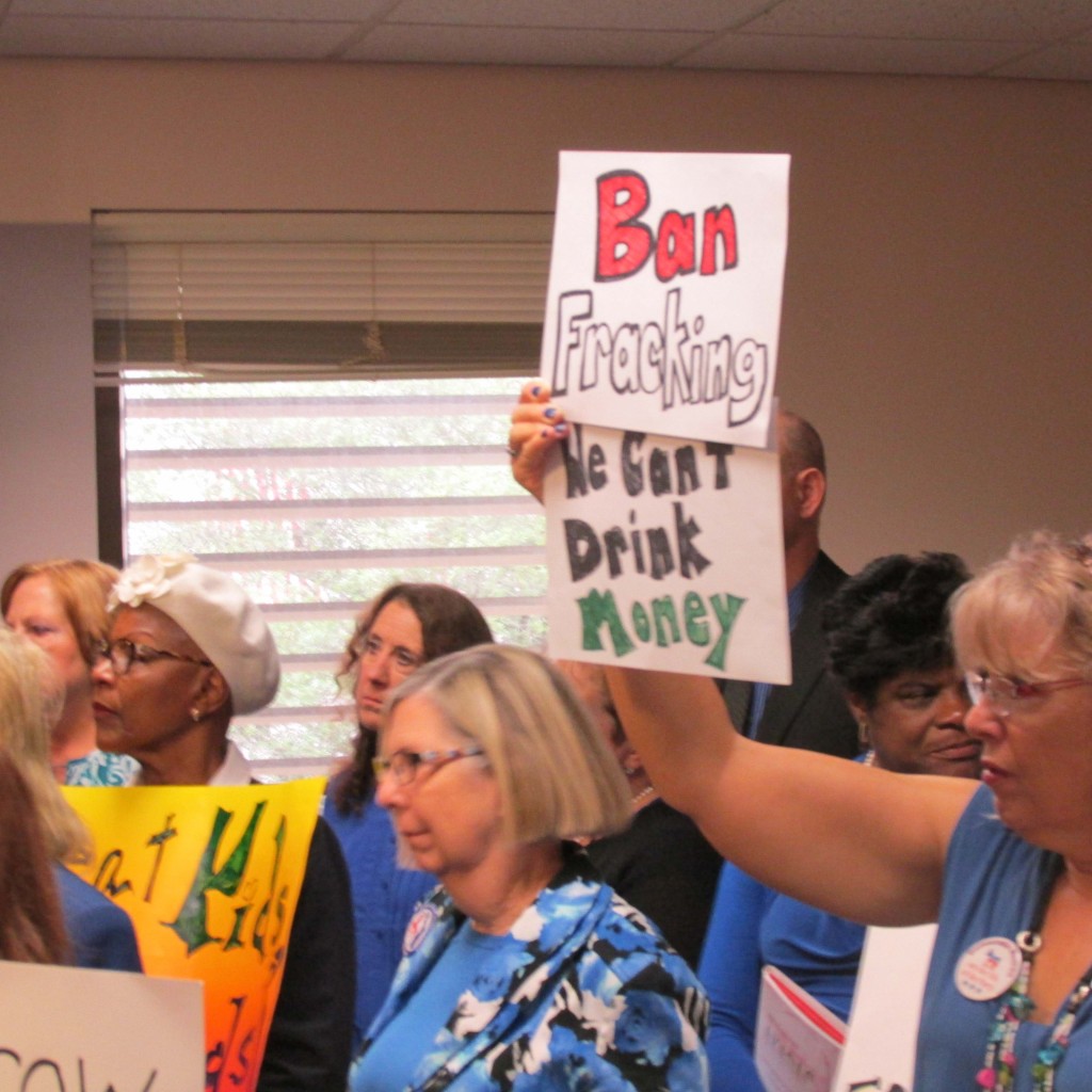 3-31-15-ban-fracking-sign