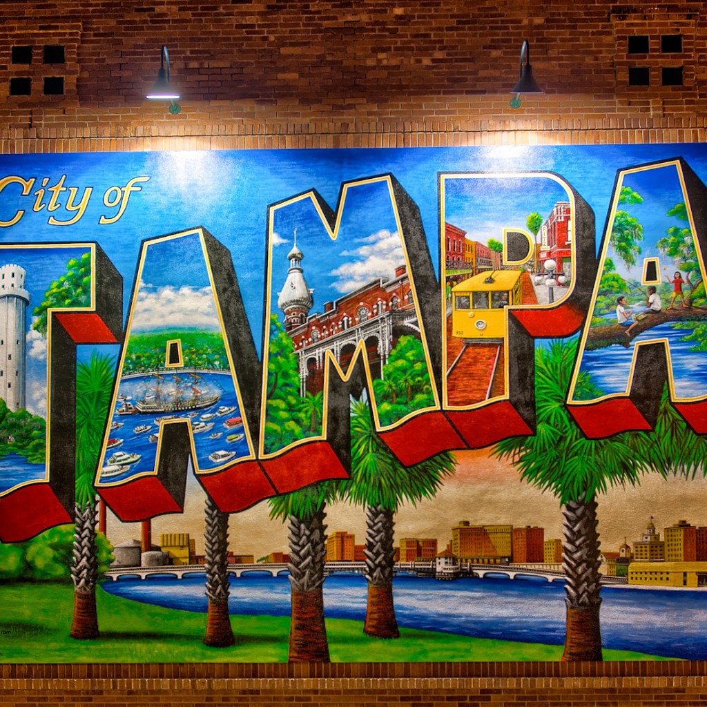 Tampa-Mural-at-Night