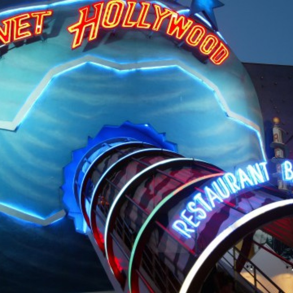 Planet-Hollywood-Disney-1024x1024.jpg