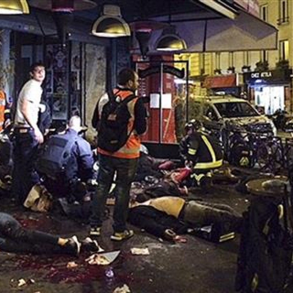 paris attacks - outside cafe