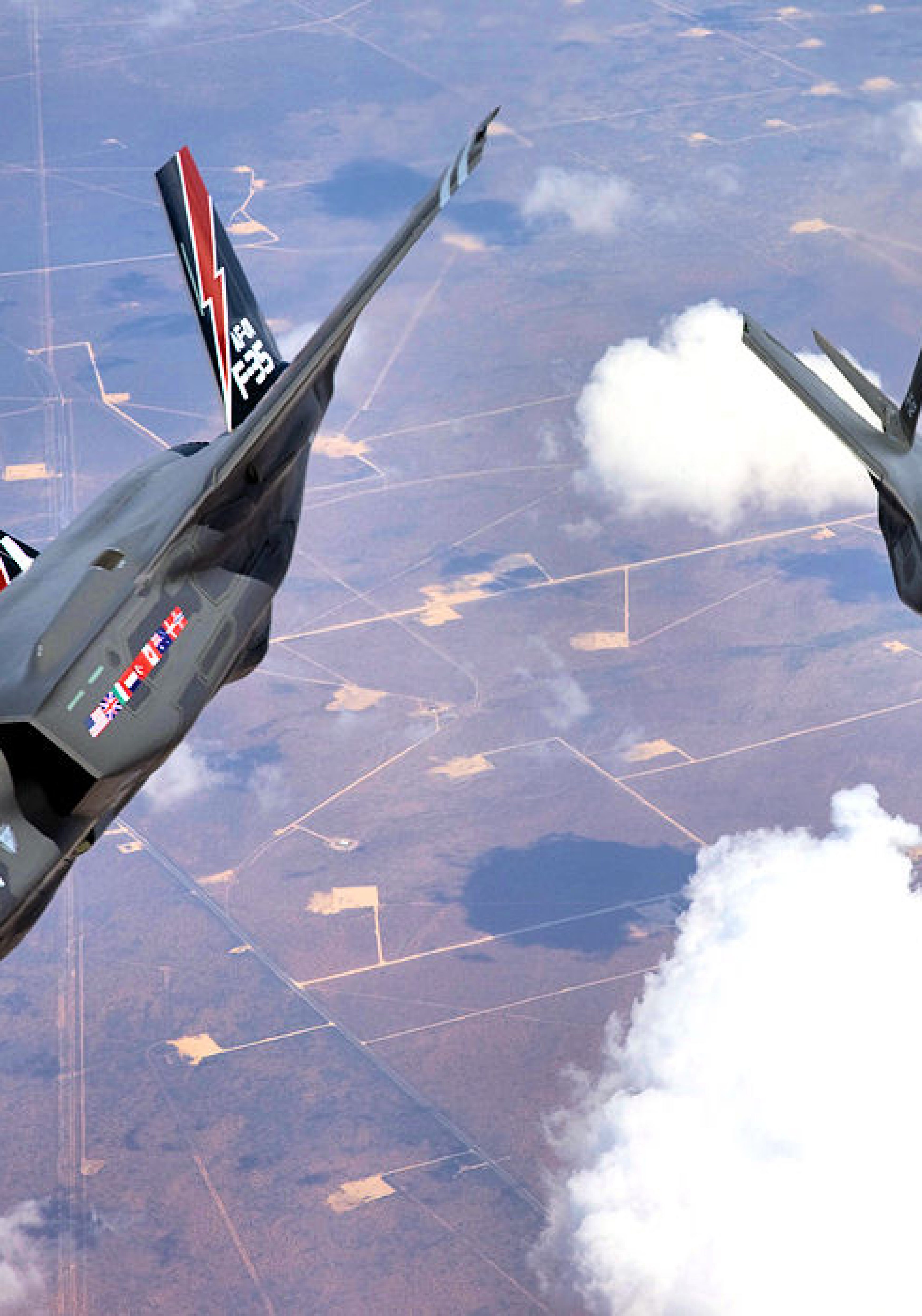 F-35_Lightning_II_Joint_Strike_Fighter_arrives_at_Edwards-3500x5000.jpg