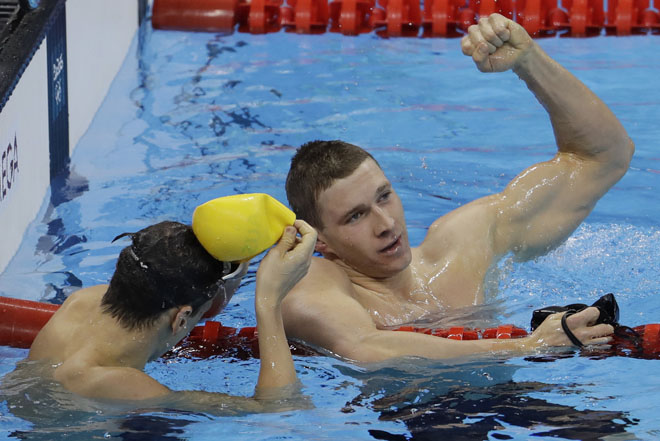 United States' Ryan Murphy celebrates winning gold in the men's 200-meter backstroke ahead of second placed Australia's Mitch Larkin, left, during the swimming competitions at the 2016 Summer Olympics, Thursday, Aug. 11, 2016, in Rio de Janeiro, Brazil. (AP Photo/Natacha Pisarenko)