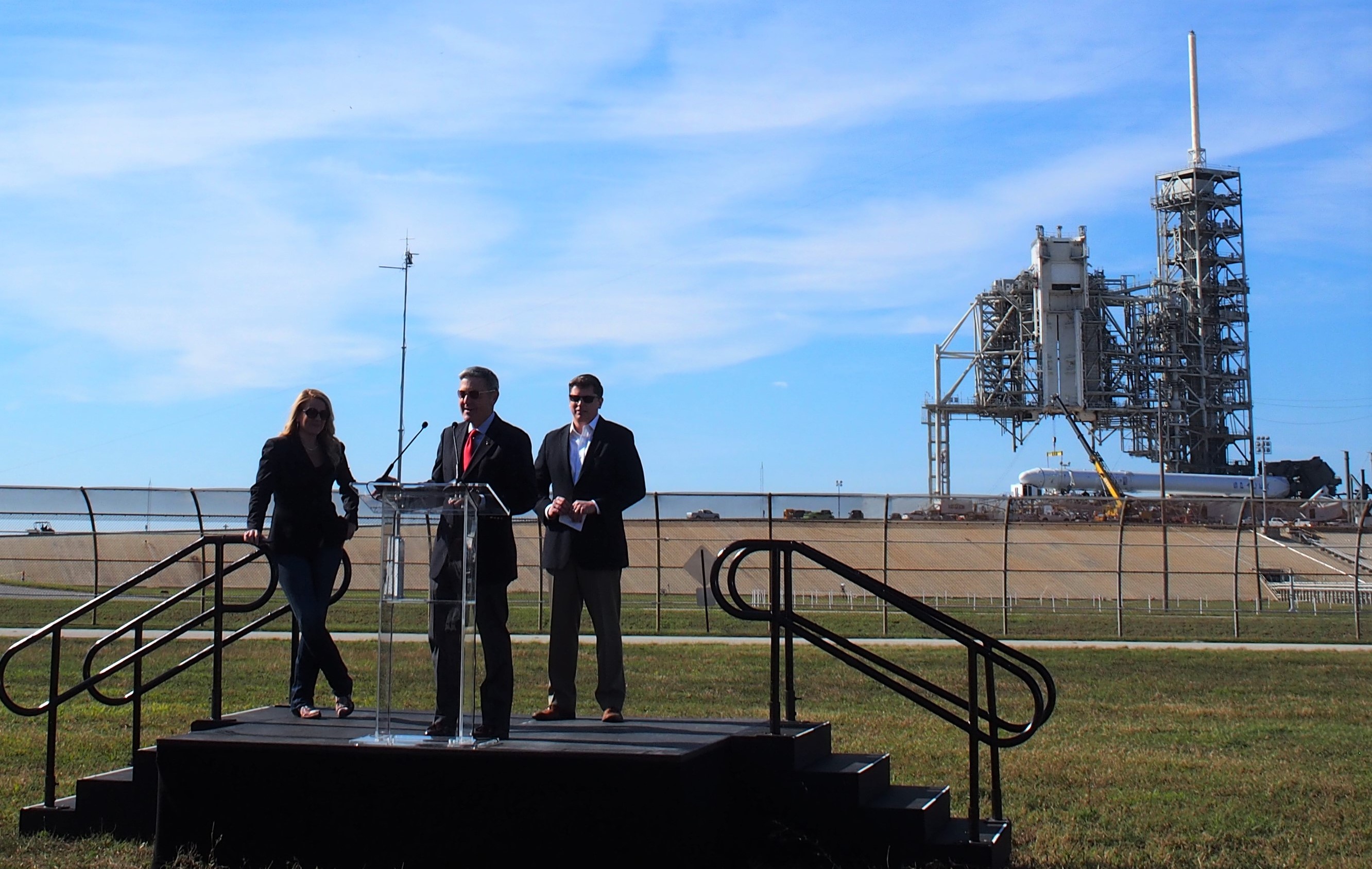 Bob Cabana, Gwynne Shotwell, SpaceX Falcon 9 at Launch Complex 39A
