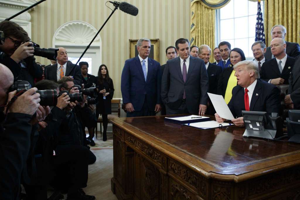Trump signs NASA bill