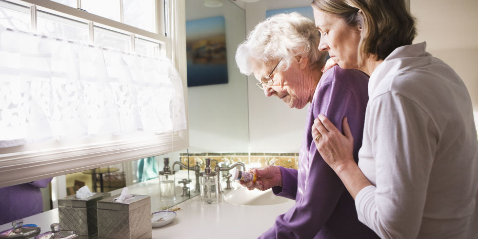 landscape-1432843470-elderly-woman-with-daughter