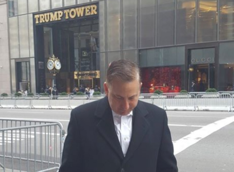 kriseman in front of trump tower