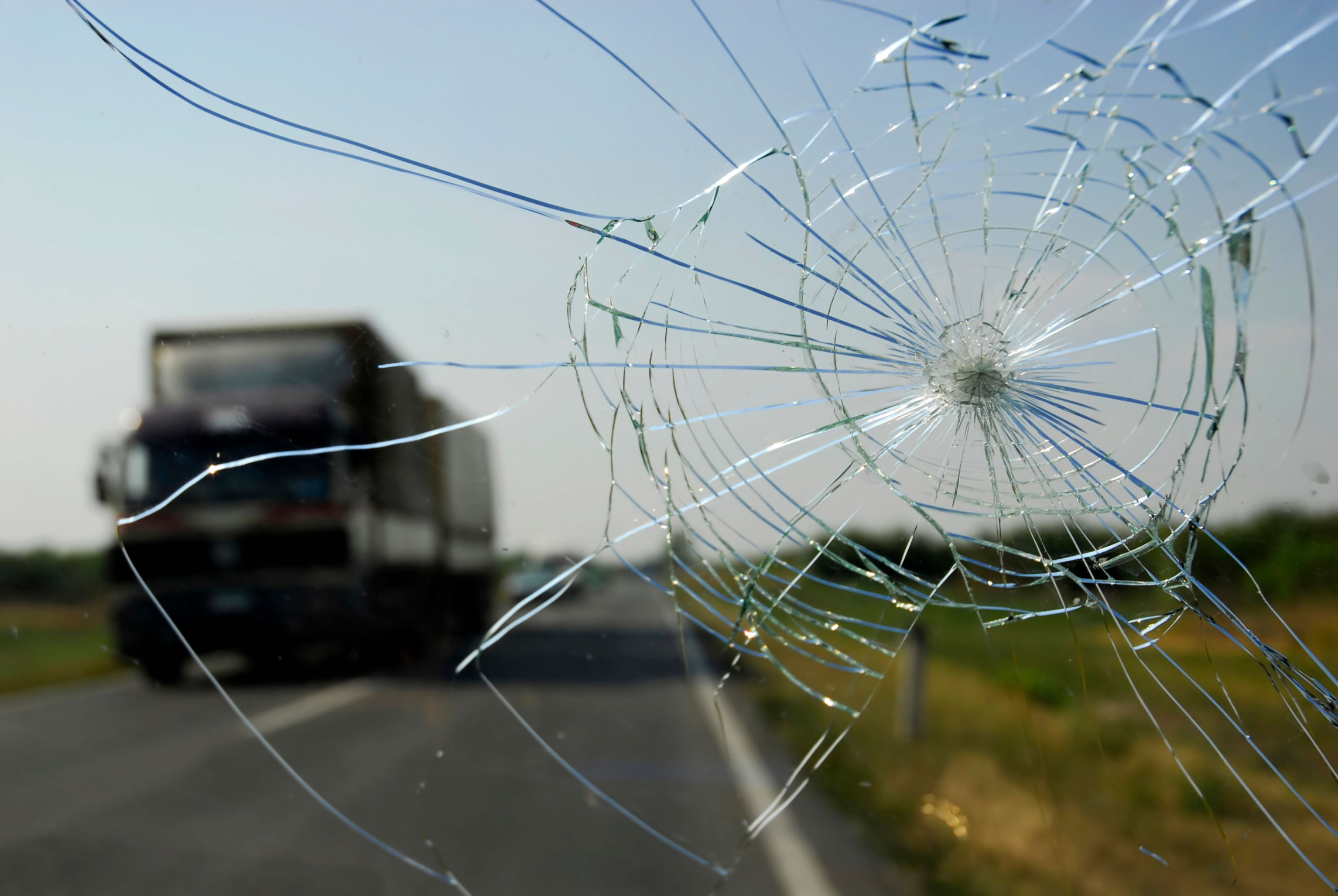 Cracked-windshield-laws