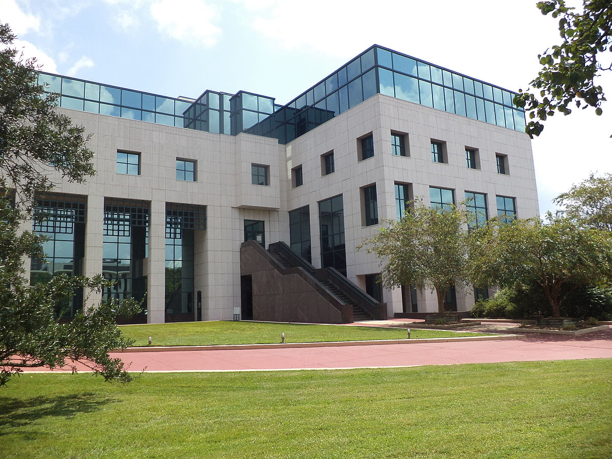 Leon_County_Courthouse_(looking_at_SW_corner)