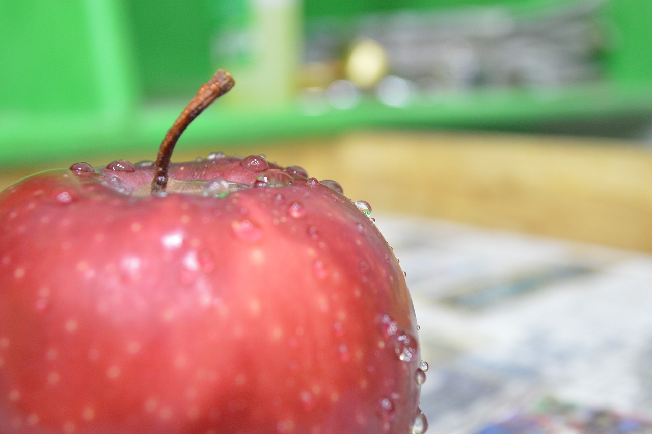 school lunch apple