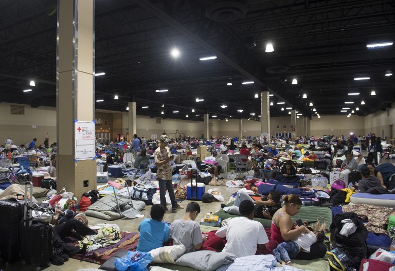 Florida-evacuees-in-shelter.jpg