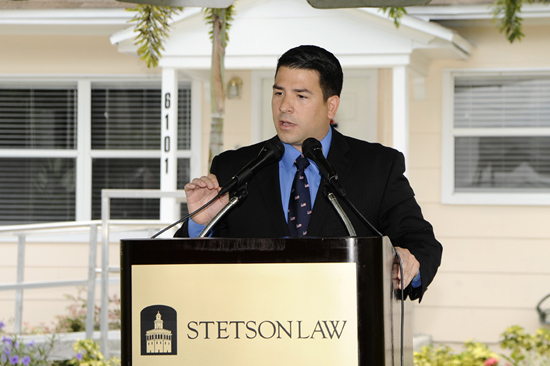 Javier-Centonzio-addresses-the-crowd-at-the-Stetson-Veterans-Law-Institute-opening-May-31-in-Guflport