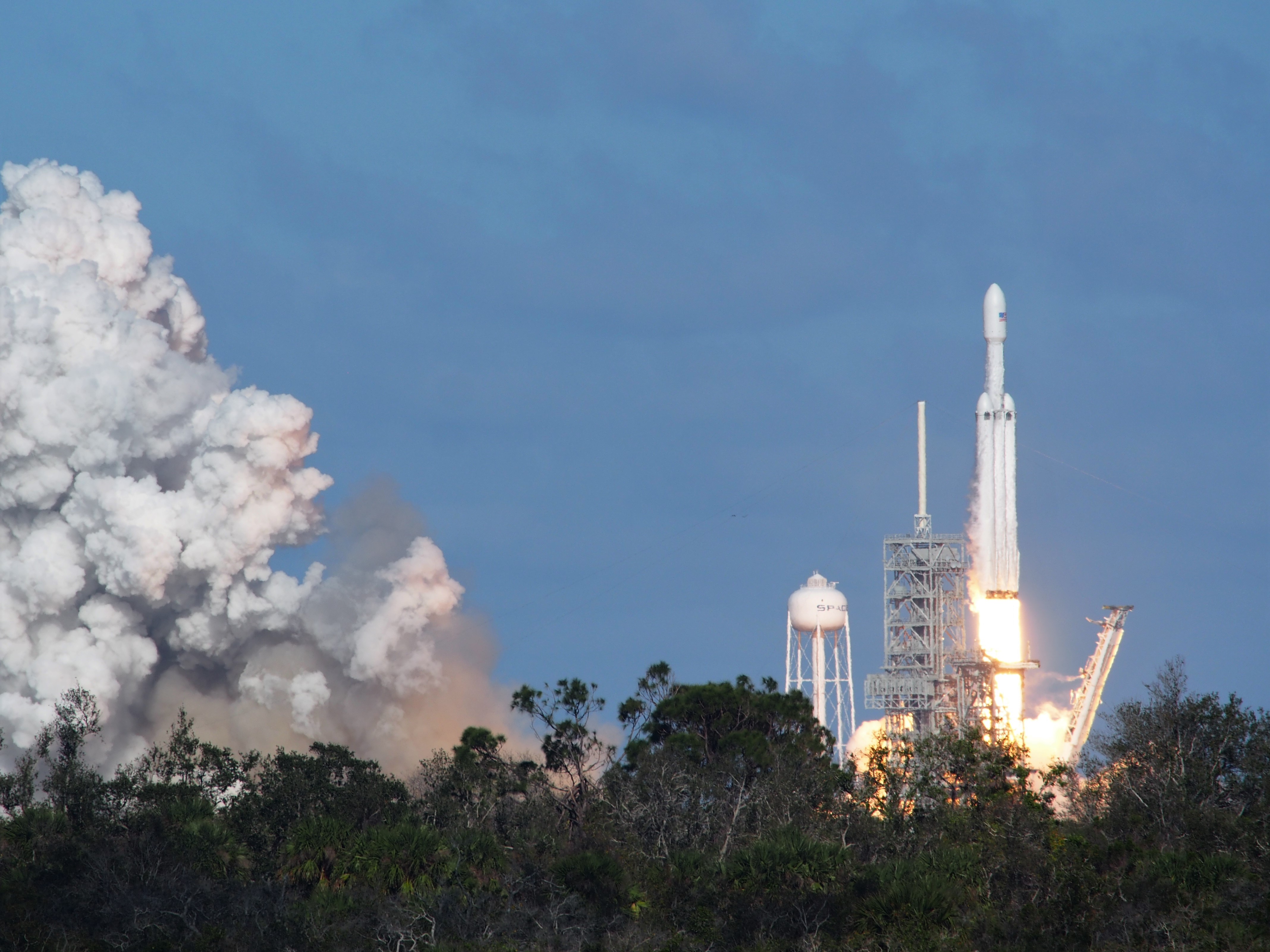 Spacex Falcon Heavy Launch Stakes Claim To Space Heavy-hauling Business