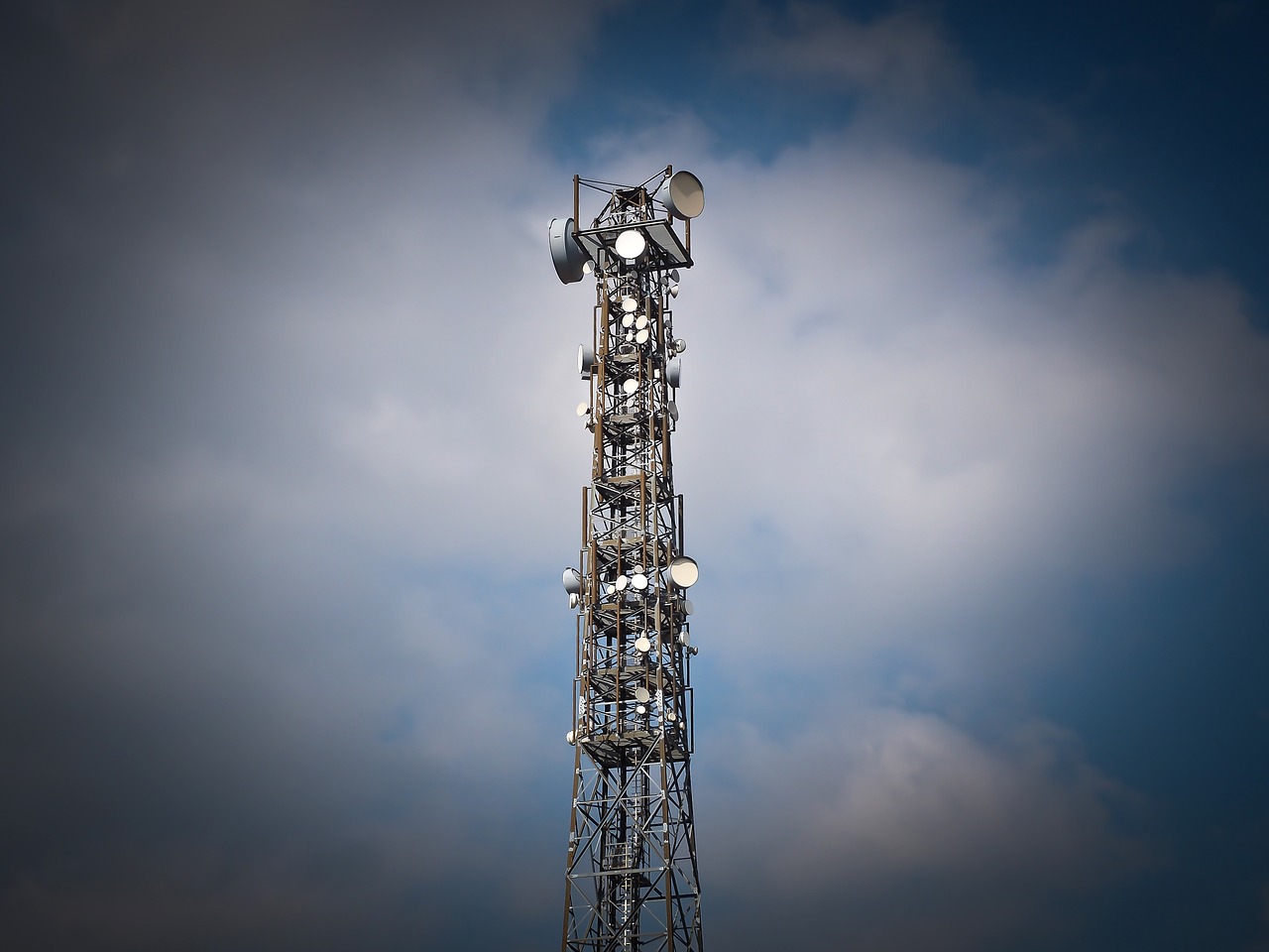 radio-tower-1270871_1280