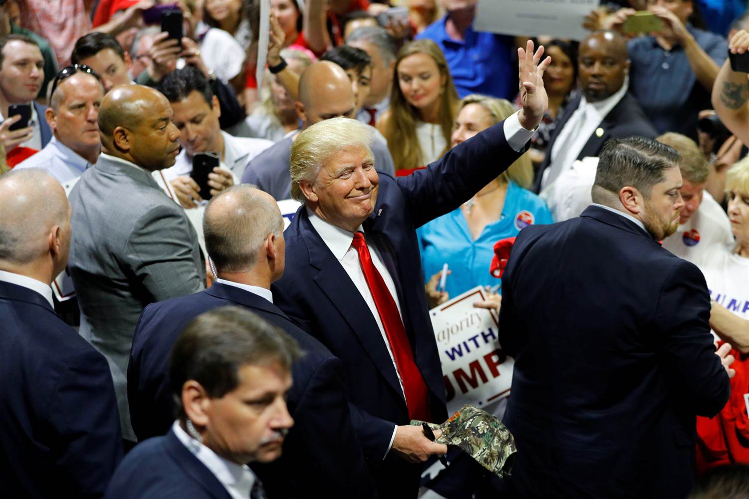 160611-donald-trump-tampa-rally-411p_f13d6055663aef455fdd996b6e76082a.nbcnews-ux-2880-1000