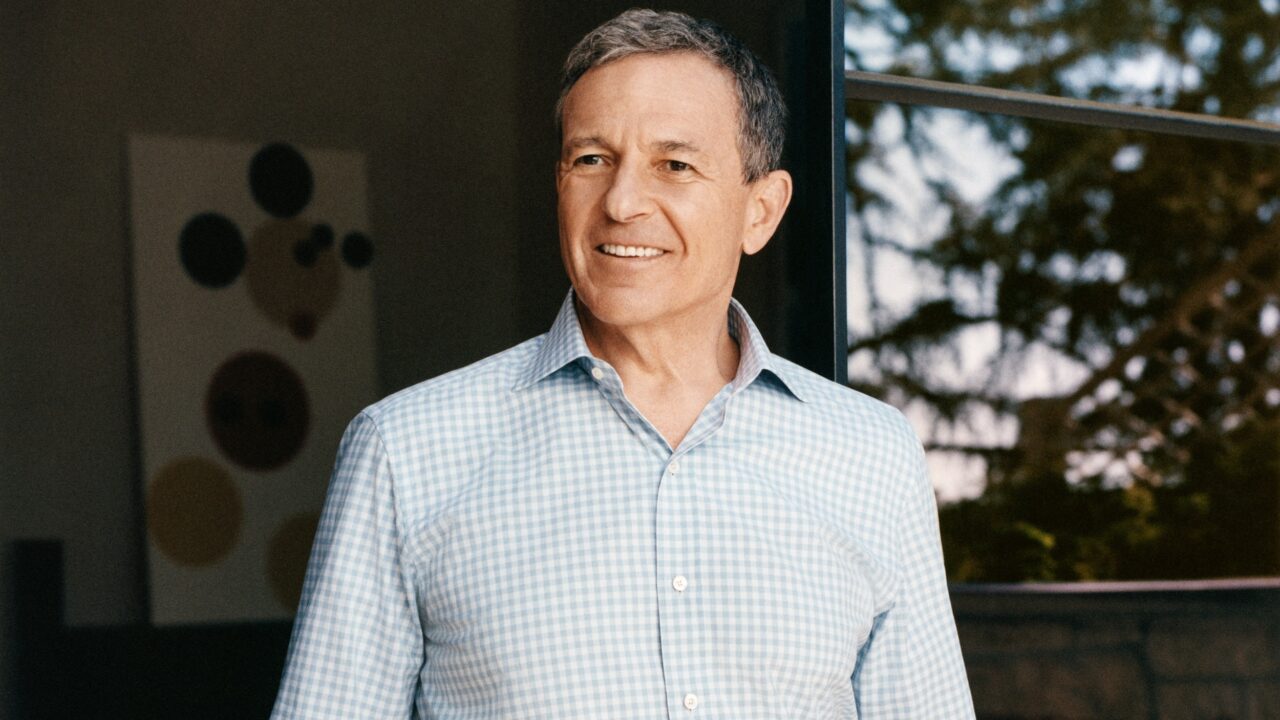 01-bob-iger-disney-ceo-vogue-may-2018-e1669074587307-1280x720.jpg