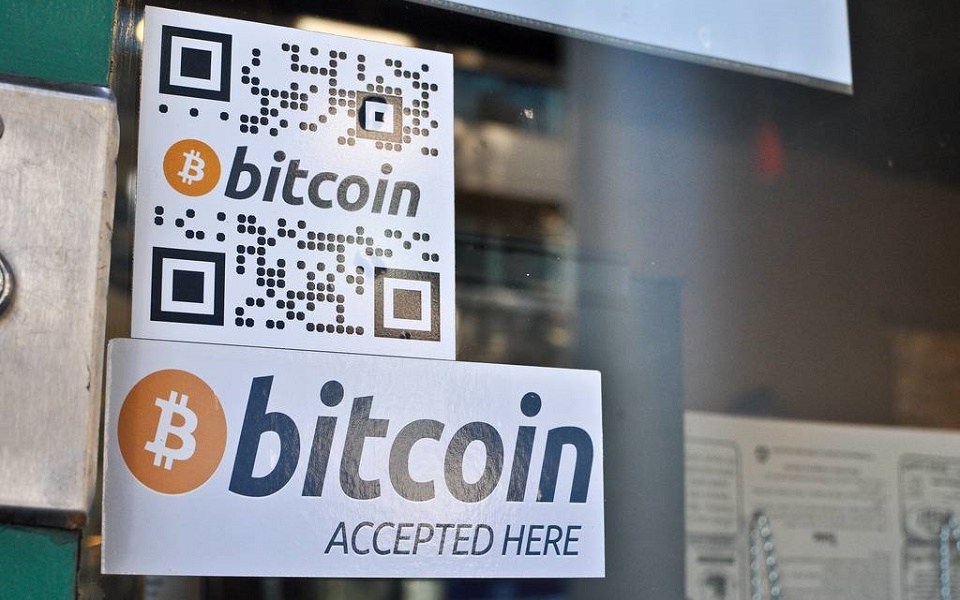 Bitcoin-accepted-here-signs