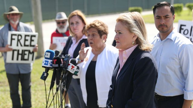 Murcarsell-Powell-Donna-Shalala.jpg