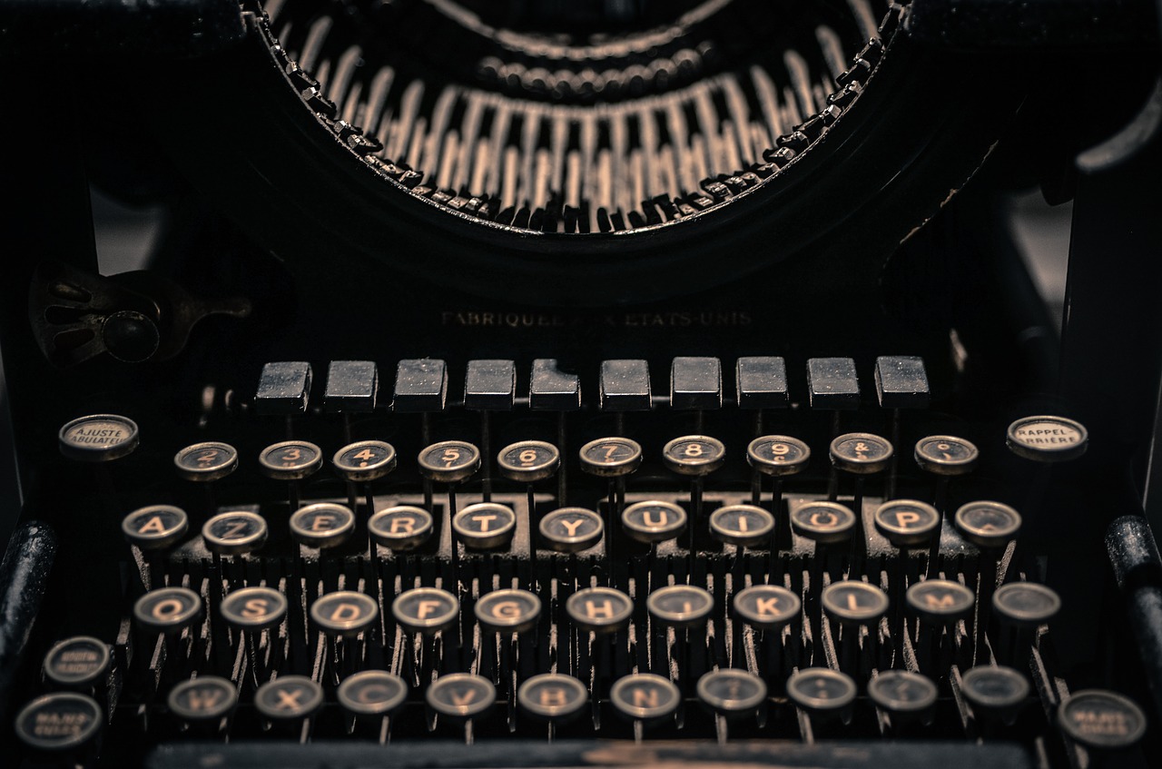 vintage-typewriter-2608934_1280