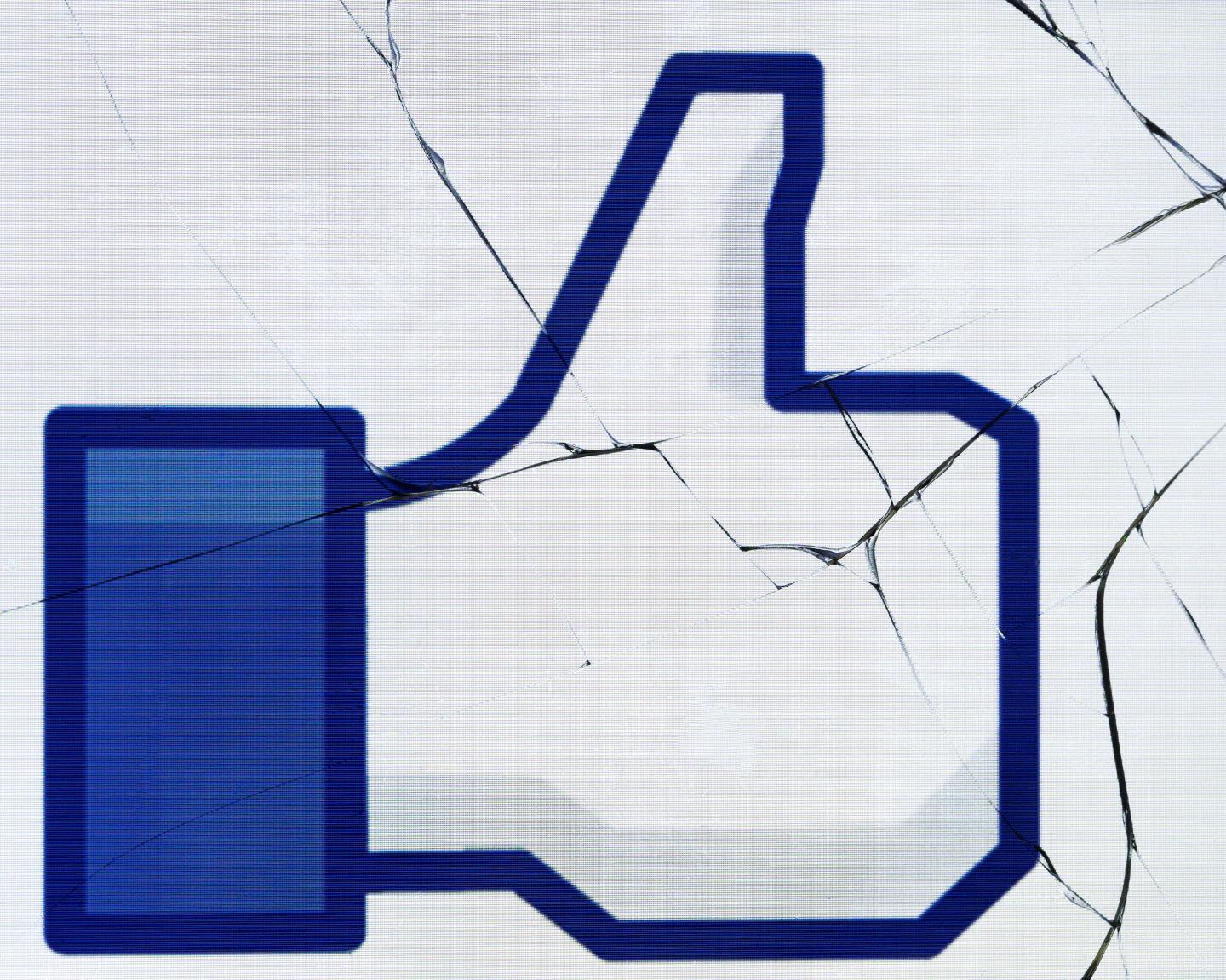 facebook-logo-shatter-site-down.jpg