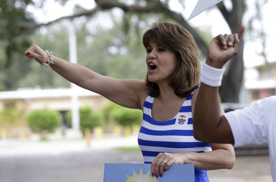 Annette Taddeo nearly laps María Elvira Salazar in spending for CD 27