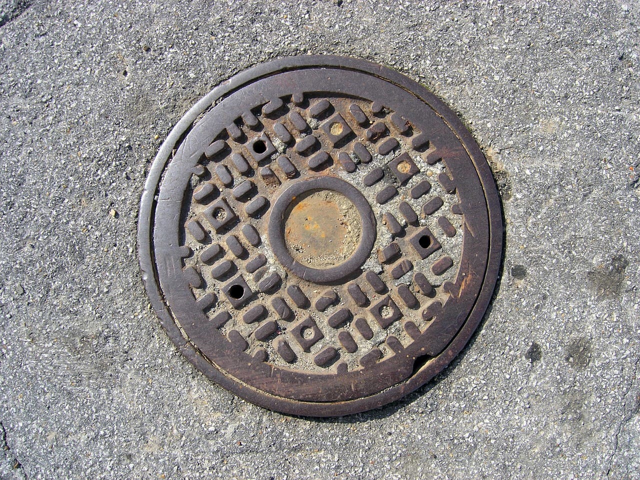 manhole-687817_1280.jpg