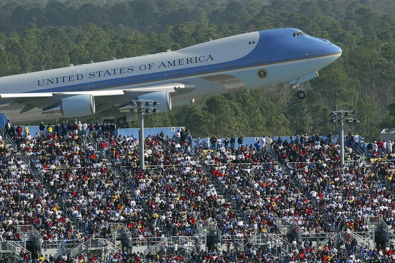 trump, donald - air force one 500