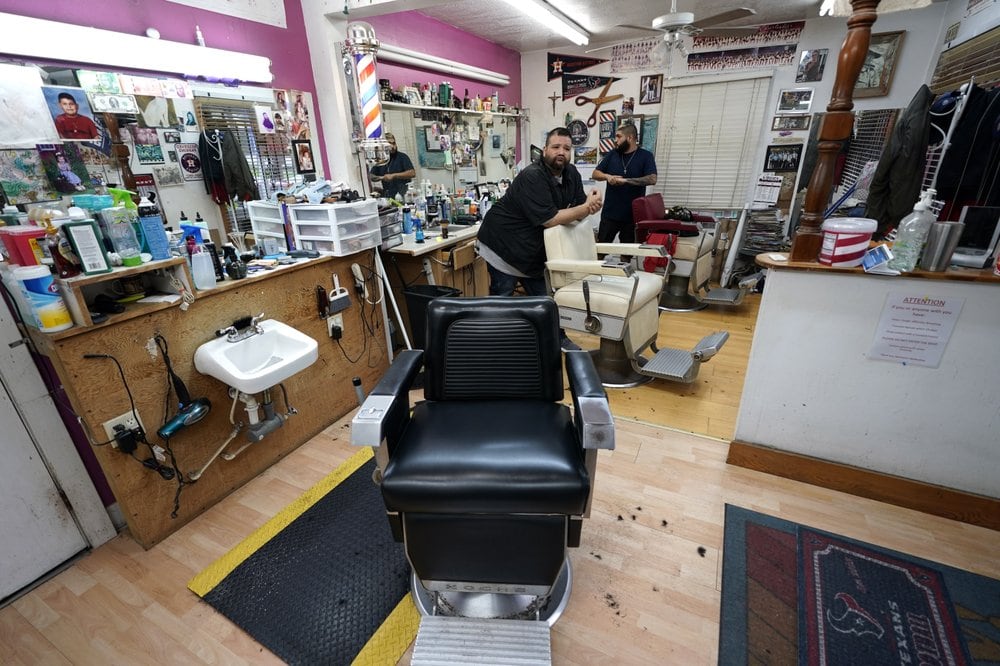 Barber-shop-coronavirus-AP.jpeg
