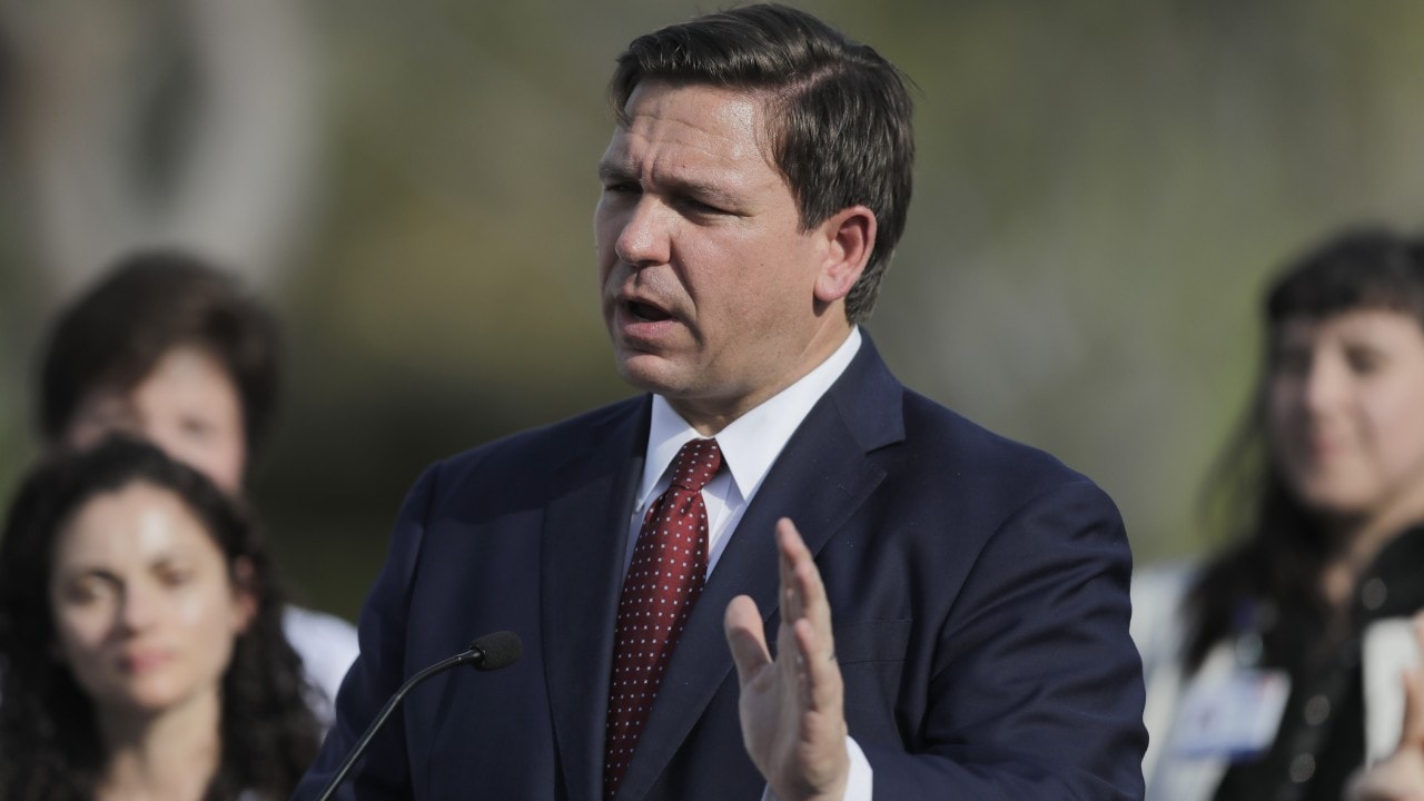 desantis-ron-hand-up.jpg