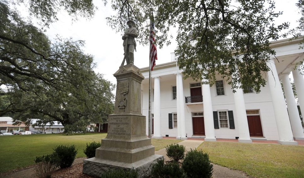 Confederate-statue-in-Louisiana.jpg