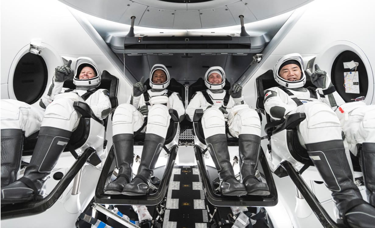 SpaceX-and-NASA-astronauts.jpg