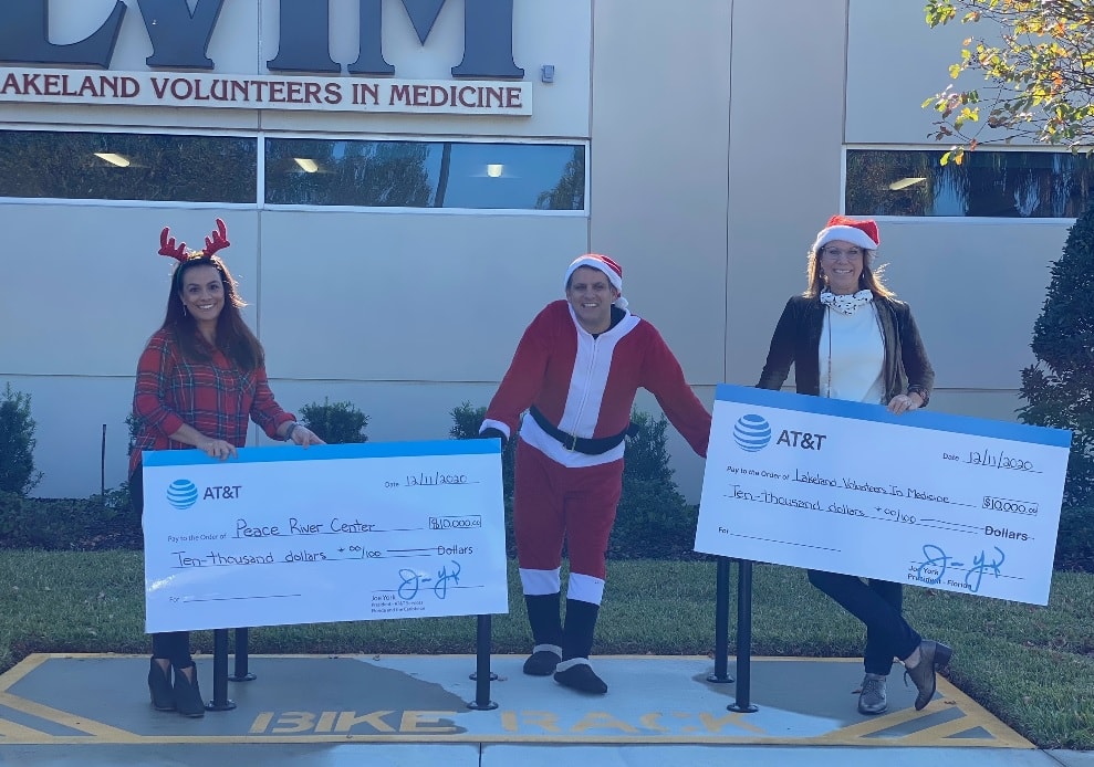 ATT_donates_20K_to_2_Lakeland_nonprofits.jpg