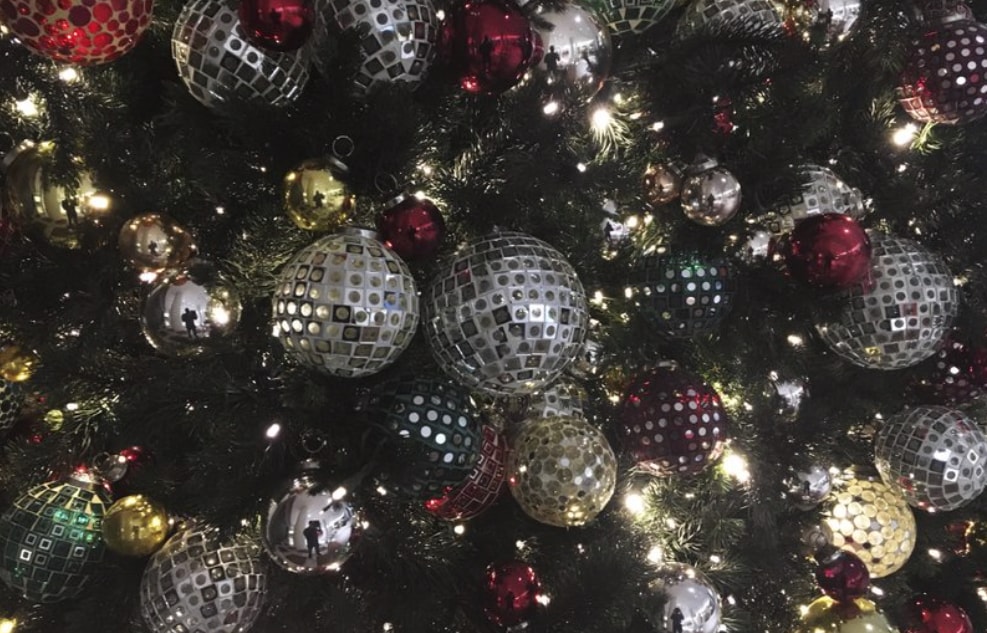 Christmas-tree-ornaments.jpg