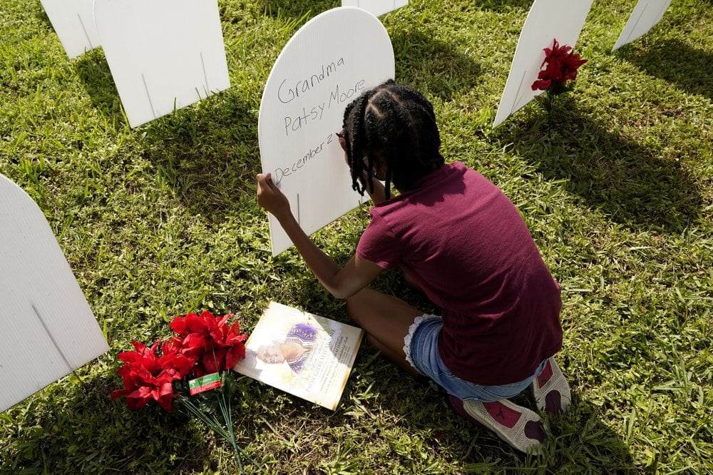 coronavirus-tombstone-grave.jpg