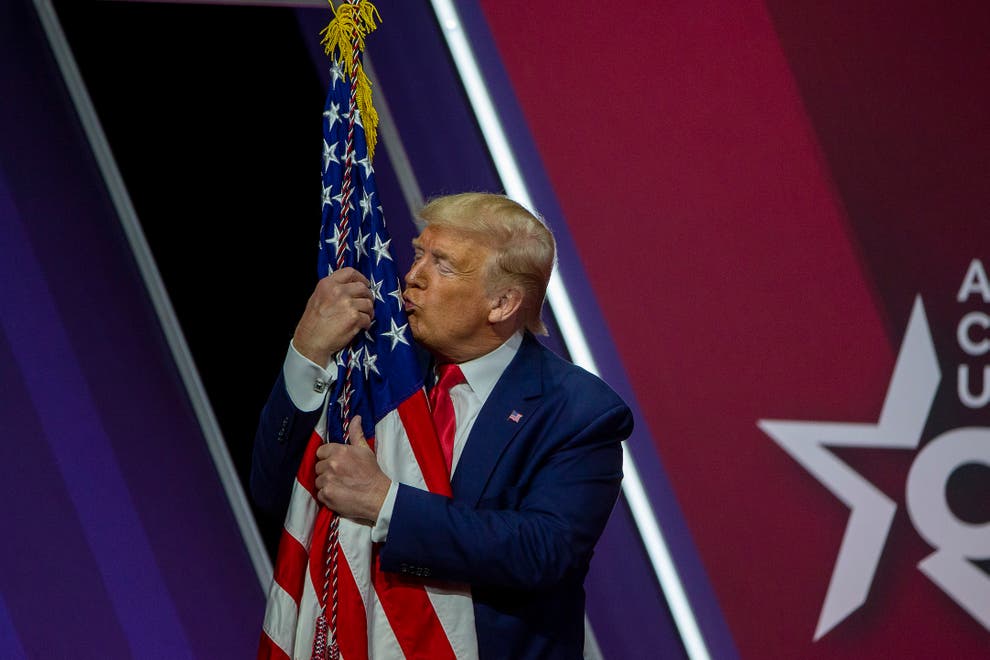 trump-cpac-flag-kiss