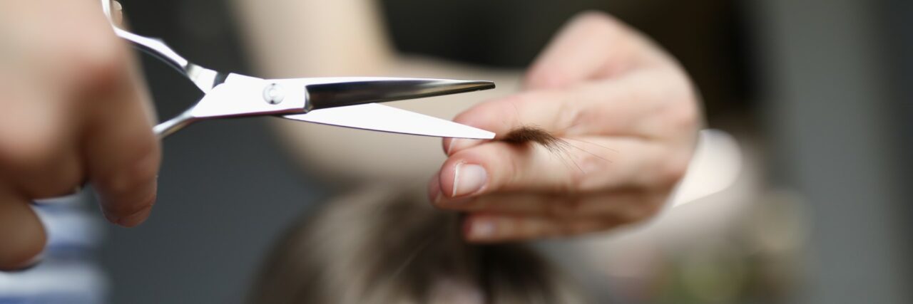 Mom cuts baby hair with scissors home, hairstyle