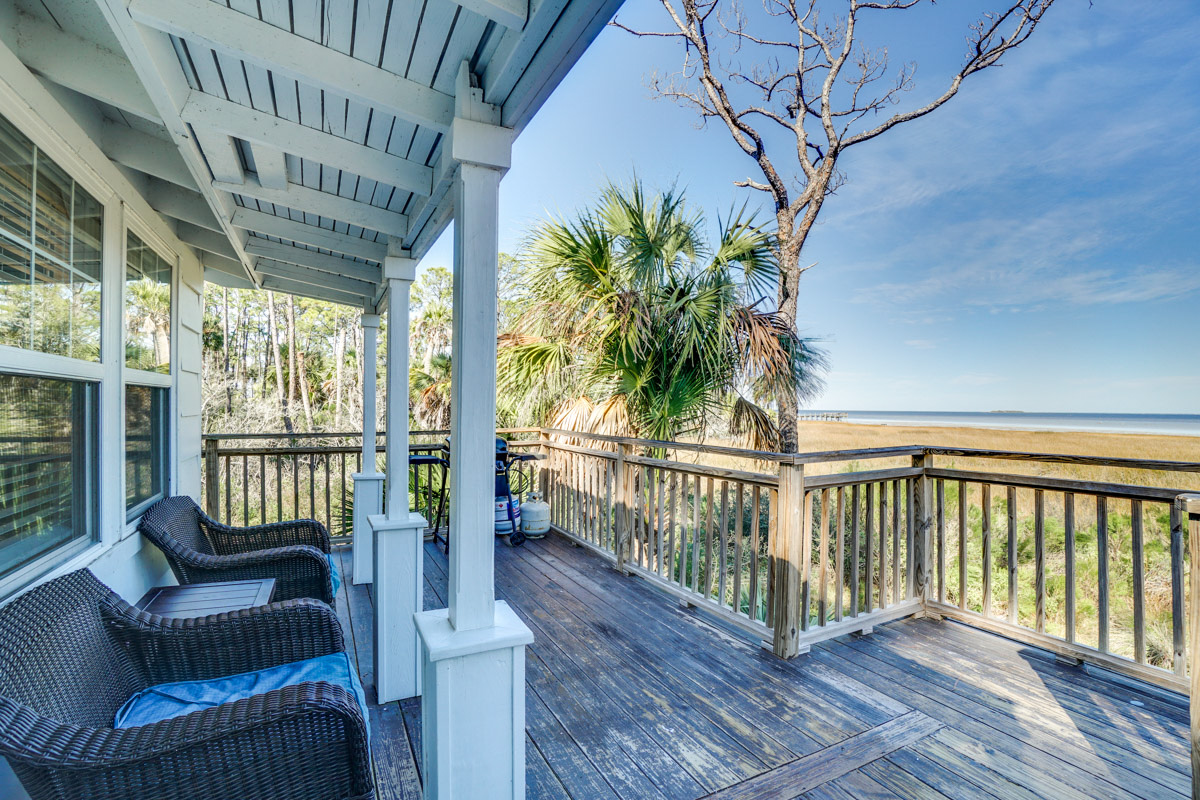 Spring_Summer_Travel_Trends_Charming_Bayside_Bungalow_FL_Airbnb