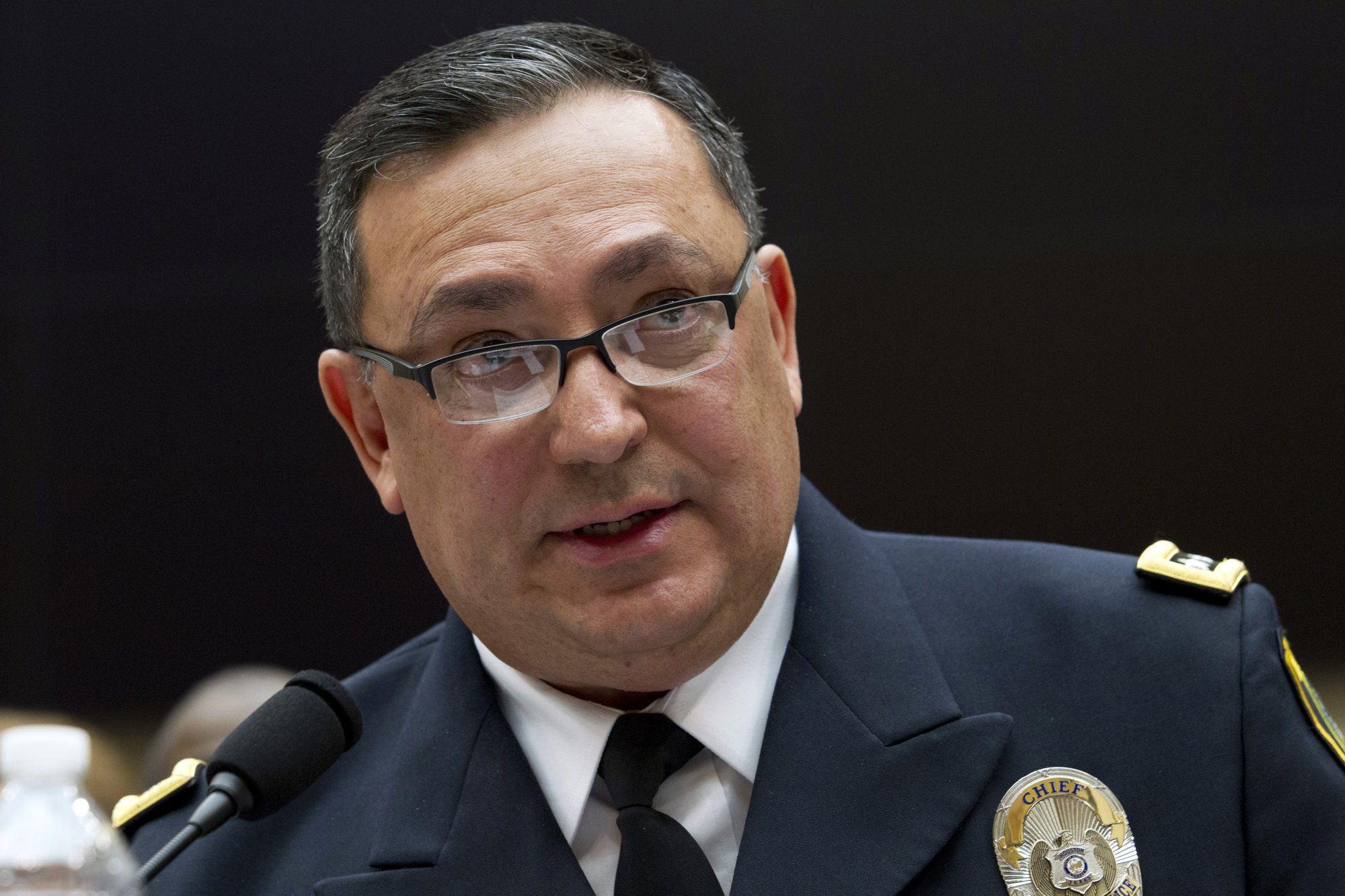 miami-commissioners-vote-to-investigate-police-chief-themselves-for