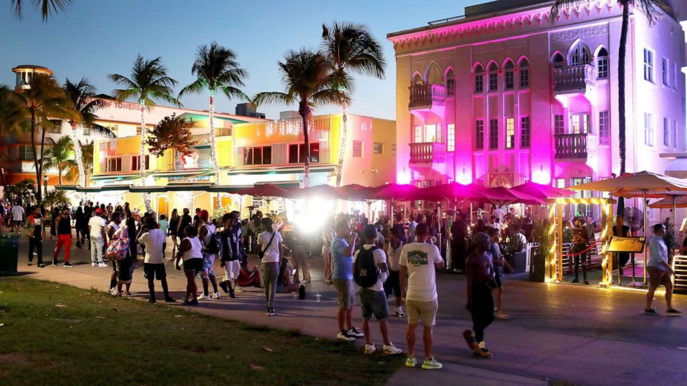 spring-break-miami-curfew-01-gty-llr-210320_1616274946891_hpMain_16x9_992