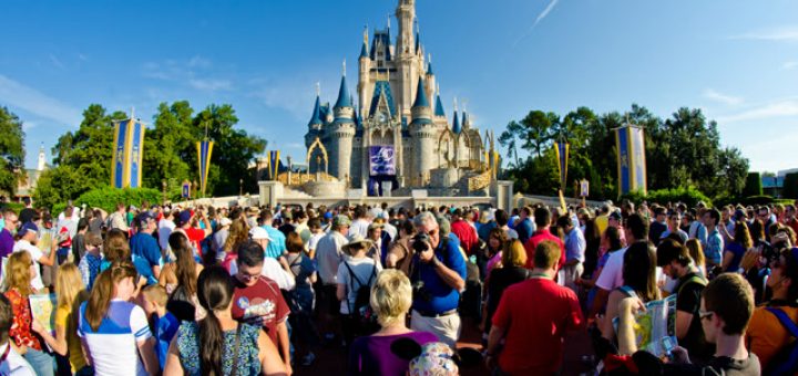 Disney-crowds-720x340