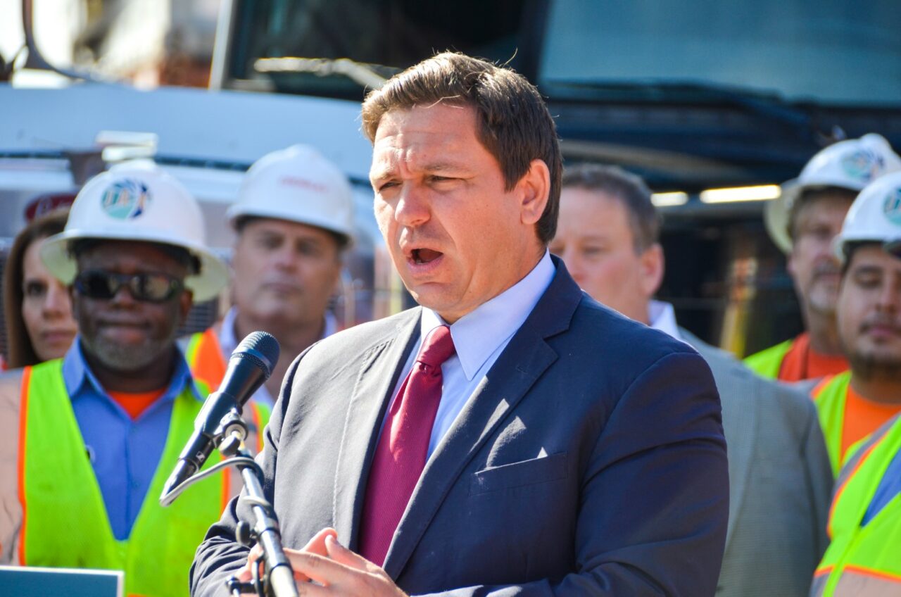 governor-ron-desantis-floridas-seaports-are-open-and-ready-to-meet-holiday-demands_51608053334_o (Large)