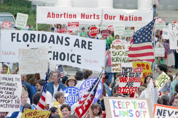 Abortionprotestorsandrightsactivisits1989