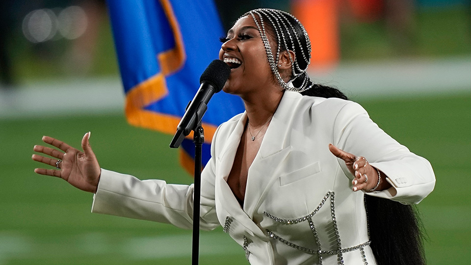 jazmine-sullivan-super-bowl-lv-look