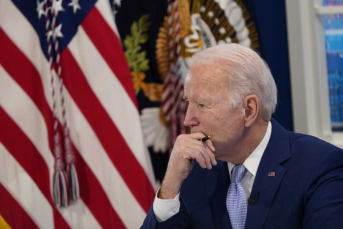 BIDEN AP PHOTO COVID