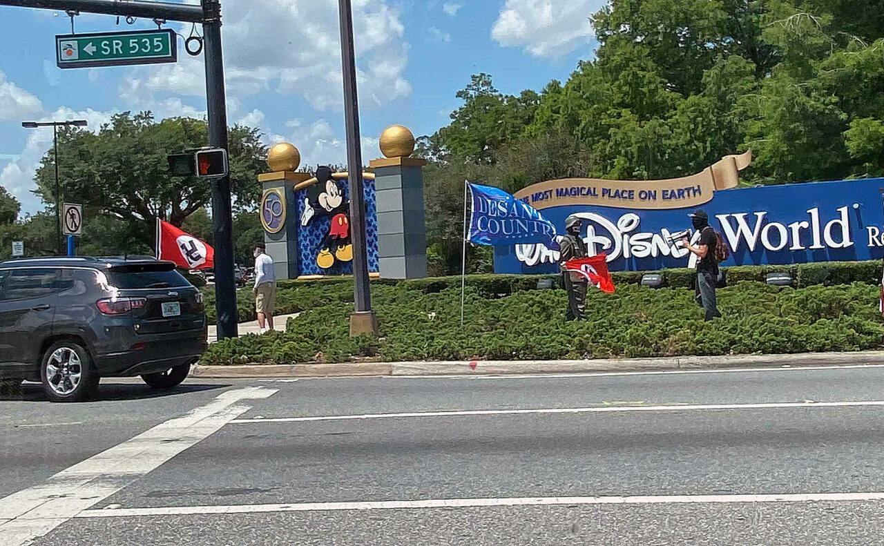 Banderas-nazis-en-Disney-1280x791.jpg