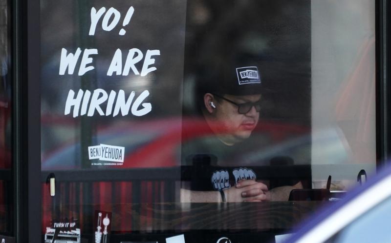 now hiring restaurant illinois ap