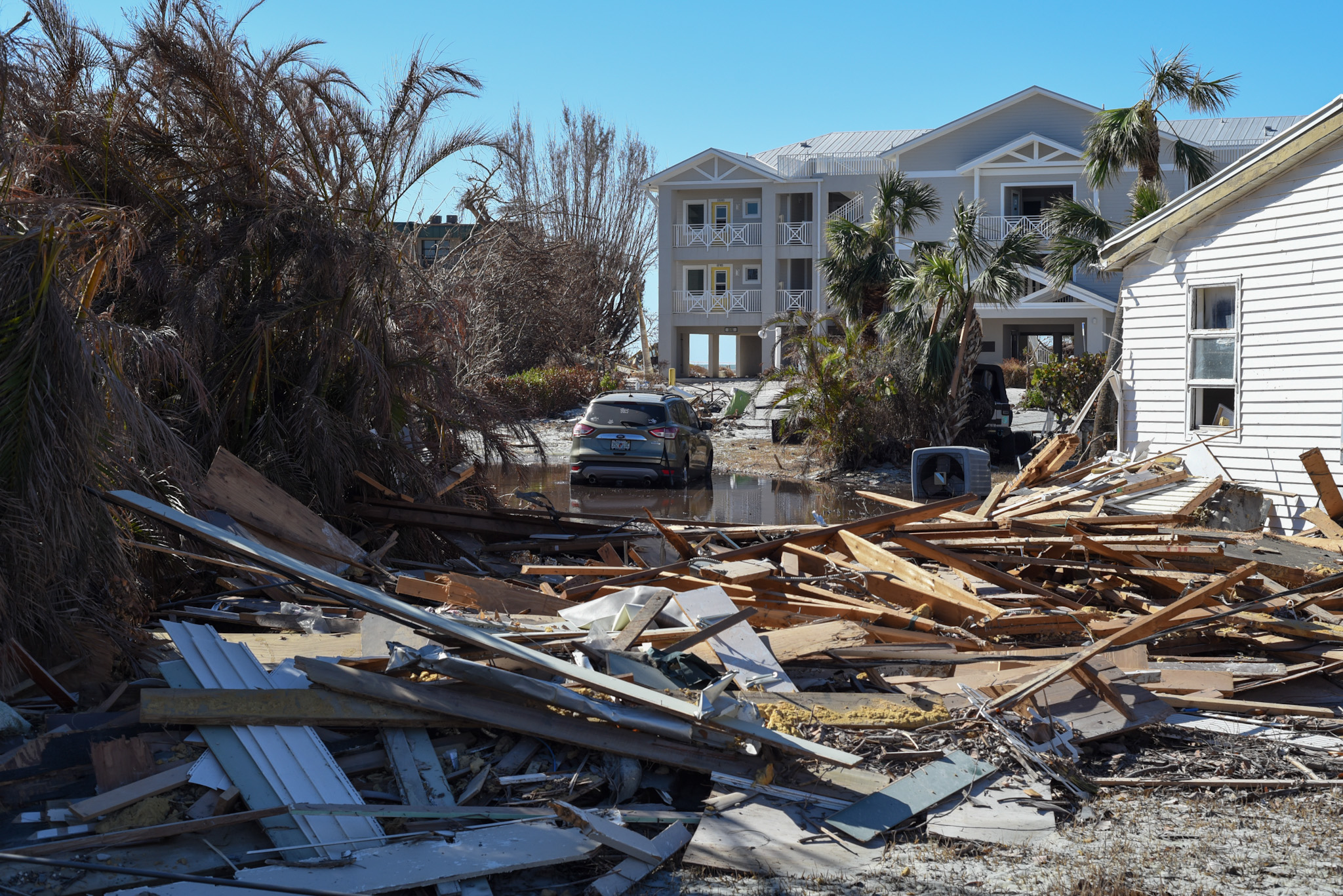 Sanibel residents return to hurricaneravaged island by boat, await