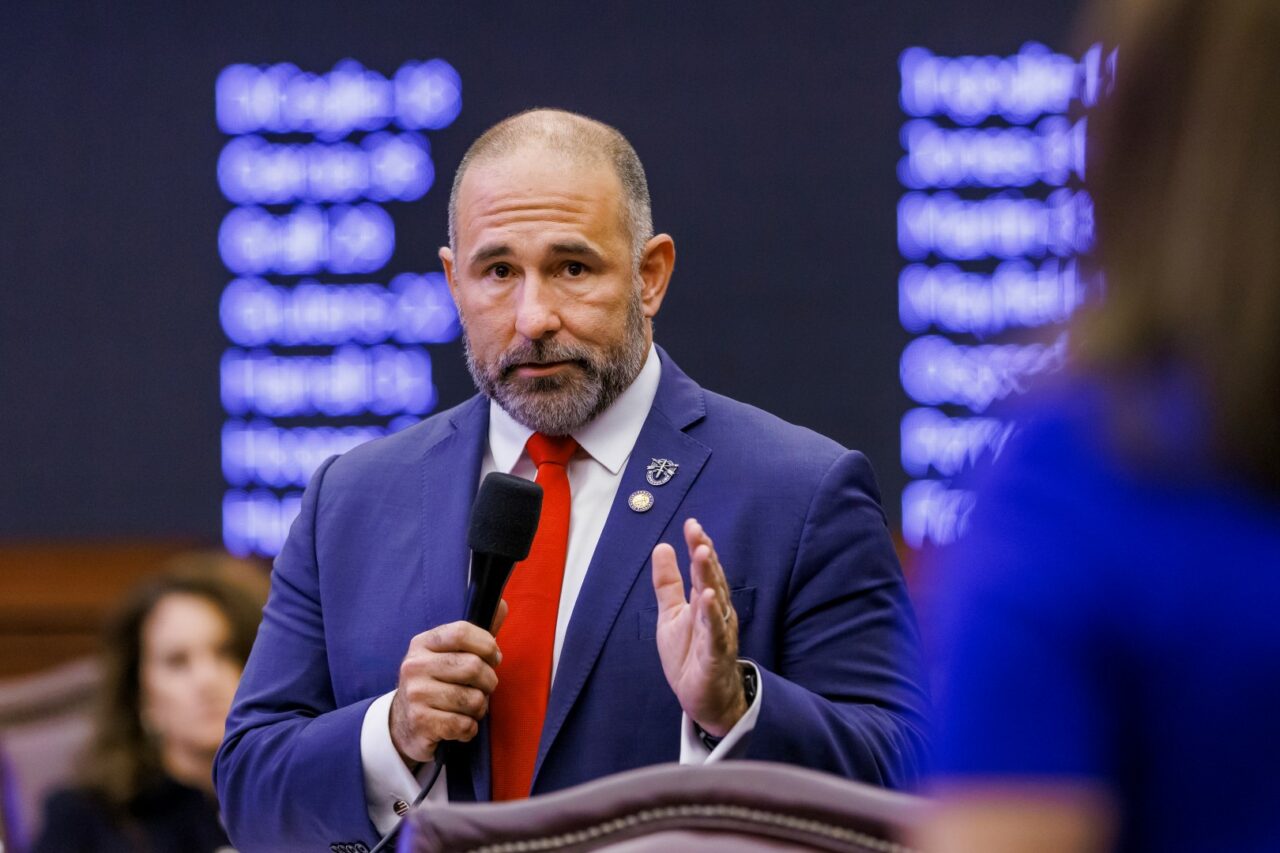 FLAPOL110823CH003