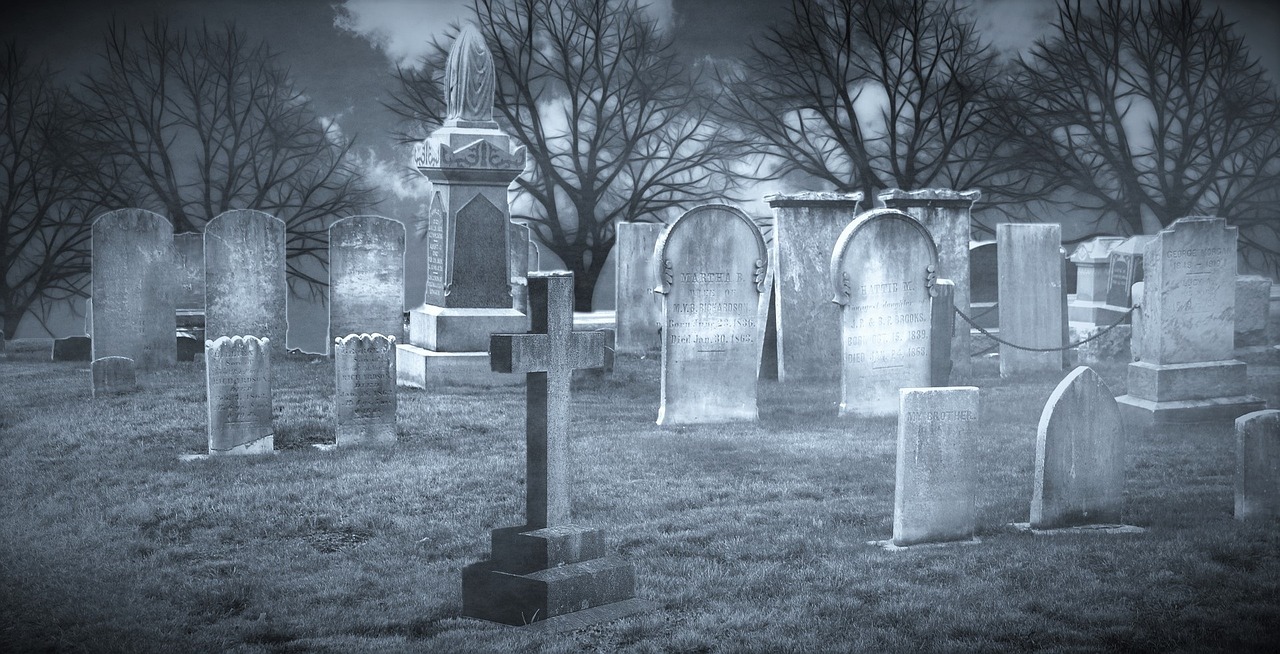 graveyard-989920_1280.jpg