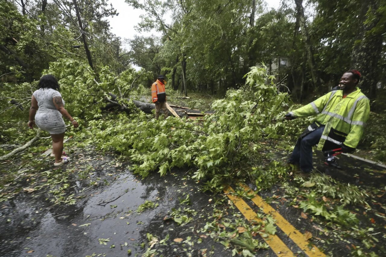 Tallahassee tornadoes cleanup AP