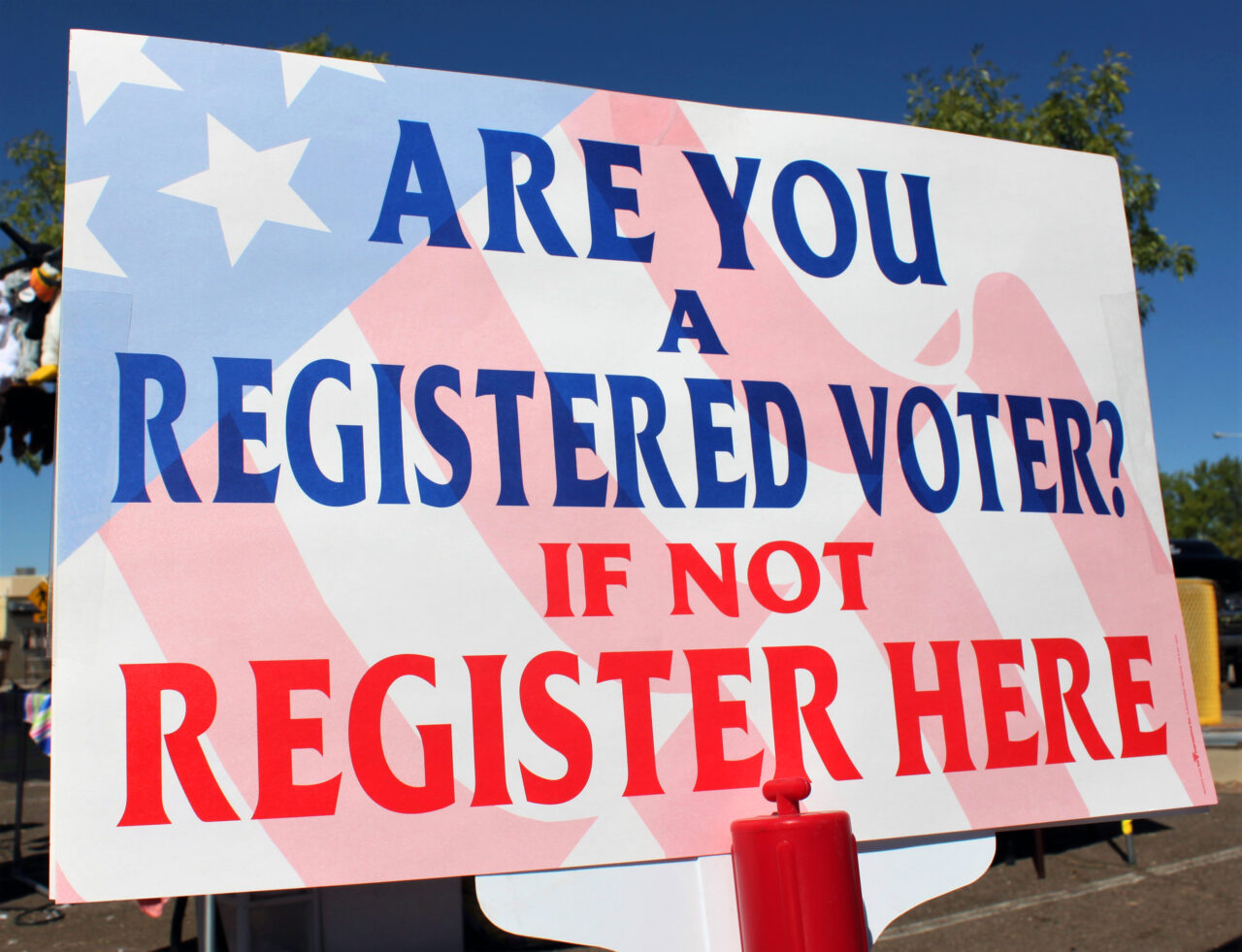 A sign advertises voter registration. (Peter Rimar via Wikimedia Commons)